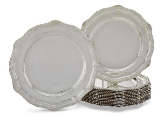 A SET OF FOURTEEN MATCHING ELIZABETH II SILVER PLACE PLATES - photo 1