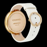 CHANEL. A LADY’S ATTRACTIVE 18K PINK GOLD, PEARL AND DIAMOND-SET WRISTWATCH - Foto 2