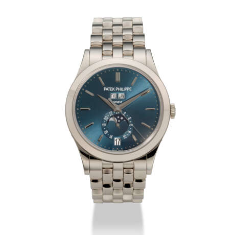 PATEK PHILIPPE. AN 18K WHITE GOLD AUTOMATIC ANNUAL CALENDAR WRISTWATCH WITH SWEEP CENTRE SECONDS, MOON PHASES, 24 HOUR INDICATION AND BRACELET - фото 1