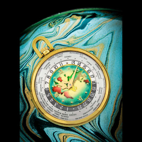 PATEK PHILIPPE. A MAGNIFICENT AND EXTREMELY RARE 18K GOLD WORLD TIME POCKET WATCH WITH WORLD MAP CLOISONN&#201; ENAMEL DIAL - фото 1