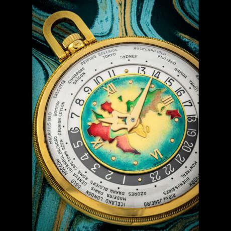 PATEK PHILIPPE. A MAGNIFICENT AND EXTREMELY RARE 18K GOLD WORLD TIME POCKET WATCH WITH WORLD MAP CLOISONN&#201; ENAMEL DIAL - фото 2