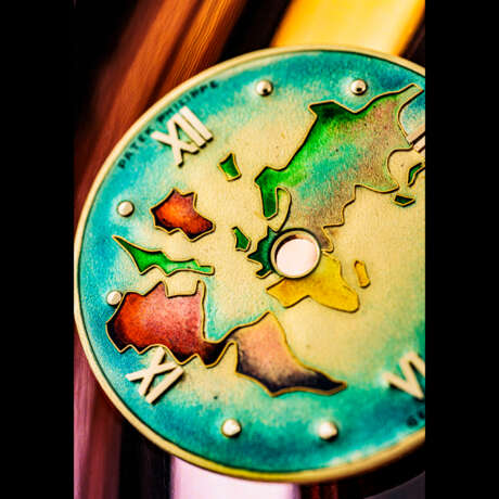 PATEK PHILIPPE. A MAGNIFICENT AND EXTREMELY RARE 18K GOLD WORLD TIME POCKET WATCH WITH WORLD MAP CLOISONN&#201; ENAMEL DIAL - photo 4