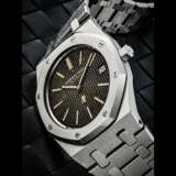 AUDEMARS PIGUET. A RARE AND EARLY STAINLESS STEEL AUTOMATIC WRISTWATCH WITH DATE, BRACELET AND TROPICAL DIAL - photo 1