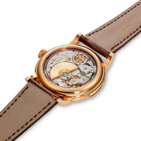 PATEK PHILIPPE. A RARE 18K PINK GOLD AUTOMATIC MINUTE REPEATING WRISTWATCH WITH ENAMEL DIAL - Foto 3