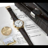 PATEK PHILIPPE. A RARE 18K PINK GOLD AUTOMATIC MINUTE REPEATING WRISTWATCH WITH ENAMEL DIAL - Foto 4