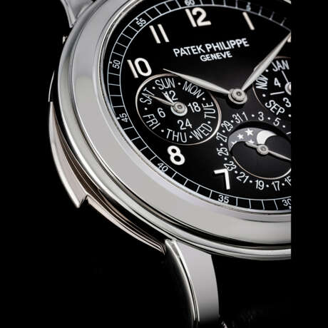 PATEK PHILIPPE. A RARE PLATINUM AUTOMATIC “CATHEDRAL” MINUTE REPEATING PERPETUAL CALENDAR WRISTWATCH WITH MOON PHASES, 24 HOUR AND LEAP YEAR INDICATION - photo 3