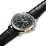 PATEK PHILIPPE. AN 18K WHITE GOLD CHRONOGRAPH WRISTWATCH WITH BLACK DIAL AND BREGUET NUMERALS - Foto 2