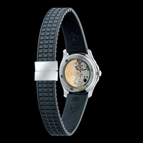 PATEK PHILIPPE. A STAINLESS STEEL AUTOMATIC WRISTWATCH WITH SWEEP CENTRE SECONDS AND DATE - photo 2