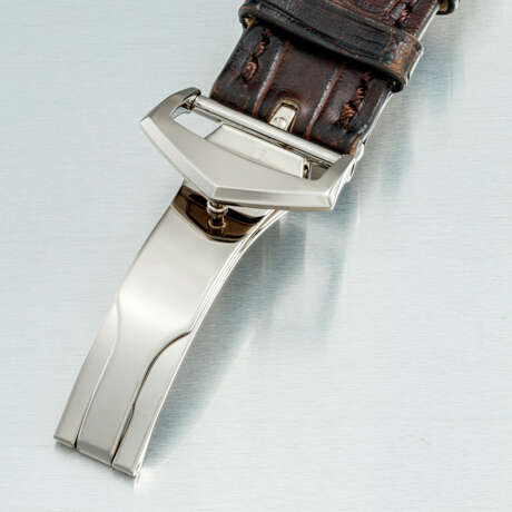 PATEK PHILIPPE. AN 18K WHITE GOLD AUTOMATIC WRISTWATCH WITH DATE - photo 3