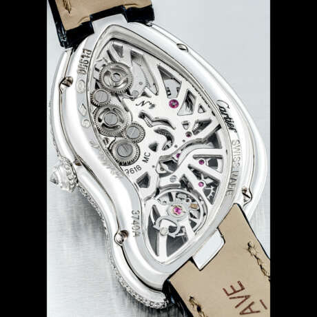 CARTIER. A PLATINUM AND DIAMOND-SET LIMITED EDITION SKELETONISED ASYMMETRICAL WRISTWATCH - Foto 3