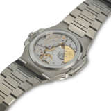 PATEK PHILIPPE. A STAINLESS STEEL AUTOMATIC WRISTWATCH WITH POWER RESERVE, MOON PHASES, DATE AND BRACELET - photo 3