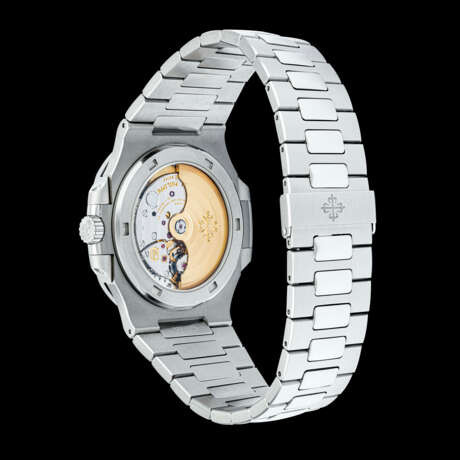 PATEK PHILIPPE. A STAINLESS STEEL AUTOMATIC WRISTWATCH WITH SWEEP CENTRE SECONDS, DATE AND BRACELET - photo 2