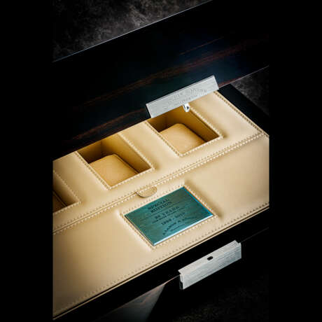 A.LANGE & S&#214;HNE. A WOODEN PRESENTATION BOX, MADE FOR THE SPECIAL EDITION SET OF THREE WATCHES TO COMMEMORATE THE 20TH ANNIVERSARY OF HOUR GLASS JAPAN - фото 1