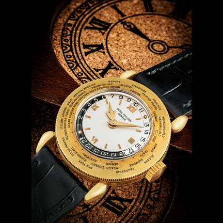 PATEK PHILIPPE. AN EXCEPTIONAL AND VERY RARE 18K GOLD WORLD TIME WRISTWATCH - Foto 1