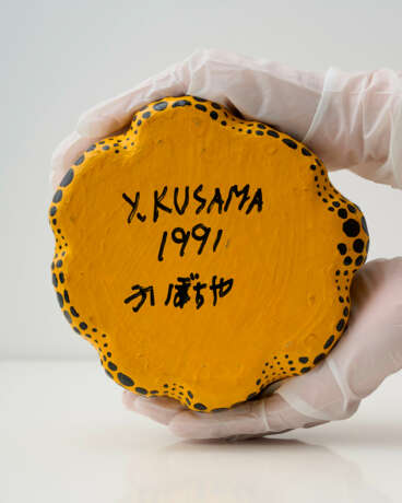 YAYOI KUSAMA (B. 1929) - Foto 14