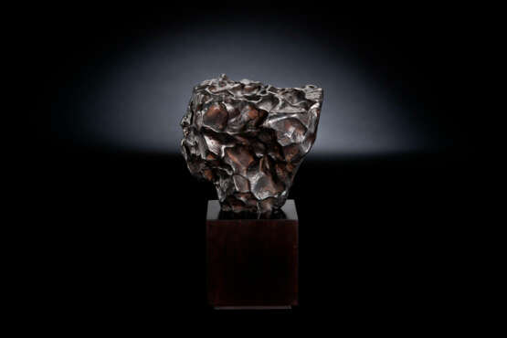 A SUBSTANTIAL SIKHOTE ALIN METEORITE -- SCULPTURE FROM OUTER SPACE - photo 2