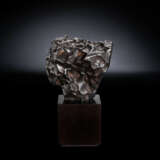 A SUBSTANTIAL SIKHOTE ALIN METEORITE -- SCULPTURE FROM OUTER SPACE - Foto 2