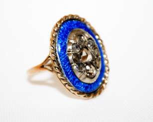 Ring with diamonds and enamel