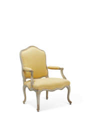 FAUTEUIL A LA REINE D'EPOQUE LOUIS XV