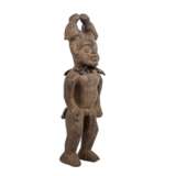 Skulptur einer magischen männlichen Figur. KAMERUN/AFRIKA, um 1900 oder älter. - Foto 2