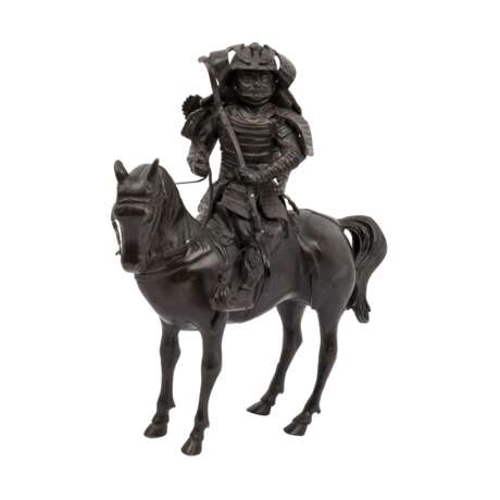 Japanischer Samurai zu Pferd. - photo 1