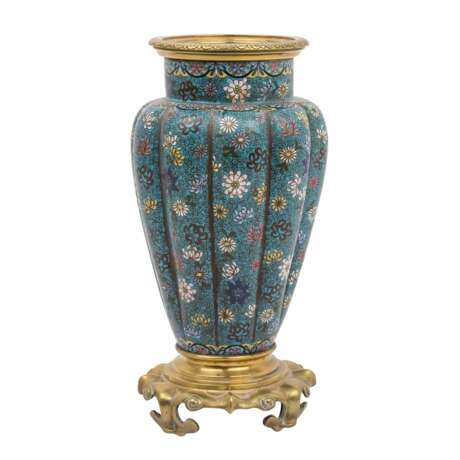 Cloisonné-Vase in Ormolu-Montierung. CHINA, 19. Jh., - фото 4