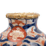 2 Imari-Vasen und 1 Imari-Cachepot mit Ormolu-Montierung, JAPAN: - фото 4