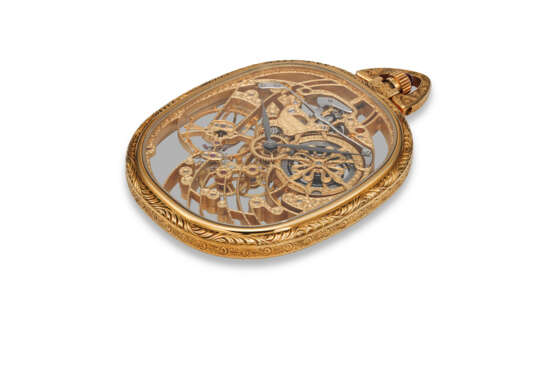 PATEK PHILIPPE, REF. 918, ELLIPSE, A FINE SKELETONIZED 18K YELLOW GOLD OVAL SHAPED POCKET WATCH WITH HAND ENGRAVED CASE AND MOVEMENT - Foto 2