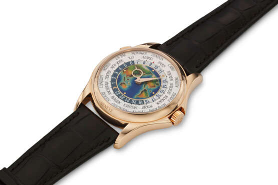 PATEK PHILIPPE, REF. 5131R-001, A FINE ATTRACTIVE 18K ROSE GOLD WORLD TIME WRISTWATCH WITH CLOISONN&#201; ENAMEL DIAL DEPICTING THE ASIA PACIFIC CONTINENTS AND THE AMERICAS - фото 2