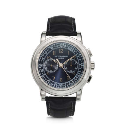 PATEK PHILIPPE, REF. 5070P-001, A FINE AND RARE PLATINUM CHRONOGRAPH WRISTWATCH WITH BLUE DIAL - Foto 1