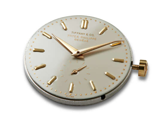 PATEK PHILIPPE, REF. 2526J, A VERY ATTRACTIVE AND NEWLY DISCOVERED 18K YELLOW GOLD 1st SERIES ENAMEL DIAL WRISTWATCH RETAILED AND SIGNED BY TIFFANY & CO. - фото 4