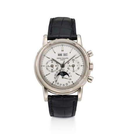 PATEK PHILIPPE, REF. 3970EG, A VERY FINE 4TH SERIES 18K WHITE GOLD PERPETUAL CALENDAR CHRONOGRAPH WRISTWATCH, WITH MOON PHASES AND LEAP YEAR INDICATOR - Foto 1