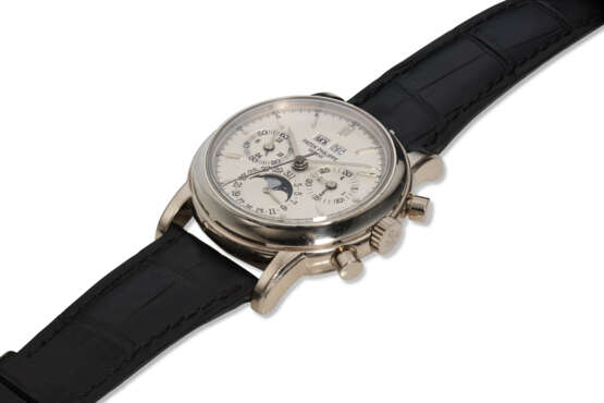 PATEK PHILIPPE, REF. 3970EG, A VERY FINE 4TH SERIES 18K WHITE GOLD PERPETUAL CALENDAR CHRONOGRAPH WRISTWATCH, WITH MOON PHASES AND LEAP YEAR INDICATOR - photo 2