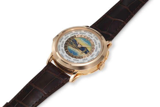 PATEK PHILIPPE, REF. 5531R-012, A VERY FINE 18K ROSE GOLD MINUTE REPEATING WORLD TIME WRISTWATCH WITH CLOISONN&#201; ENAMEL DIAL DEPICTING THE LAVAUX VINEYARDS ON THE SHORES OF LAKE GENEVA - Foto 2