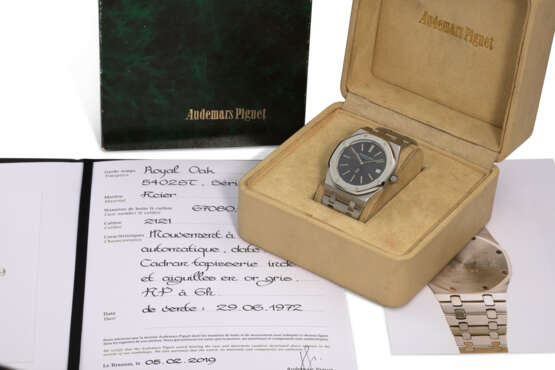 AUDEMARS PIGUET, REF. 5402ST, “A SERIES”, ROYAL OAK, A VERY FINE AND RARE STEEL WRISTWATCH WITH DATE ON BRACELET - Foto 4