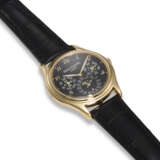 PATEK PHILIPPE, REF. 3940J, A UNIQUE 18K YELLOW GOLD PERPETUAL CALENDAR WRISTWATCH WITH LEAP YEAR INDICATOR AND MOON PHASES, COMMISIONED BY MICHAEL OVITZ - Foto 7