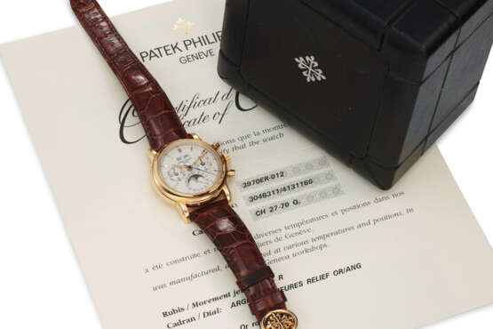 PATEK PHILIPPE, REF. 3970ER-012, A FINE AND RARE 4TH SERIES 18K ROSE GOLD PERPETUAL CALENDAR CHRONOGRAPH WRISTWATCH WITH MOON PHASES AND LEAP YEAR INDICATOR - photo 11