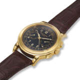 PATEK PHILIPPE, REF. 5070J-001, A FINE AND DESIRABLE 18K YELLOW GOLD CHRONOGRAPH WRISTWATCH WITH BLACK DIAL - photo 2