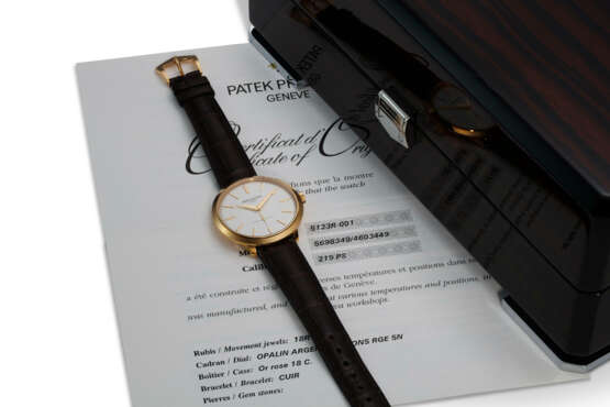 PATEK PHILIPPE, REF. 5123R-001, A FINE 18K ROSE GOLD WRISTWATCH WITH SUBSIDIARY SECONDS - photo 4