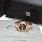 PATEK PHILIPPE, REF. 5711/1R-001, NAUTILUS, A FINE AND VERY DESIRABLE 18K ROSE GOLD WRISTWATCH WITH DATE - photo 4