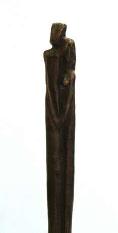 Nicht identifizierte/r Künstler des 20.Jh.- "Liebespaar", Bronze mit brauner Patina, Plinthe: ca.19,5 x 19,5 cm,auf der Plinthe Auflage "2/99",H.ca.94,5 cm - фото 3