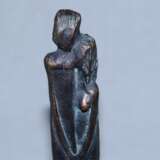 Nicht identifizierte/r Künstler des 20.Jh.- "Liebespaar", Bronze mit brauner Patina, Plinthe: ca.19,5 x 19,5 cm,auf der Plinthe Auflage "2/99",H.ca.94,5 cm - Foto 6