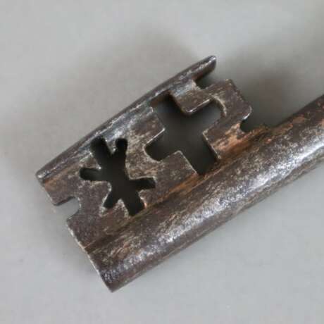 Großer Barockschlüssel -Eisen, Alters- bzw. Gebrauchsspuren, L.ca.17cm - photo 2