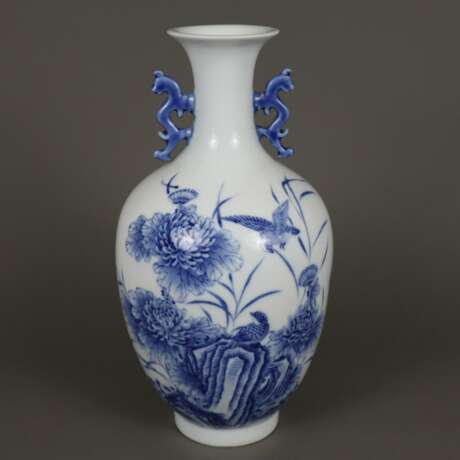 Blau-weiße Vase - photo 1