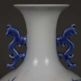 Blau-weiße Vase - фото 4