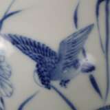 Blau-weiße Vase - фото 6