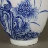 Blau-weiße Vase - фото 9
