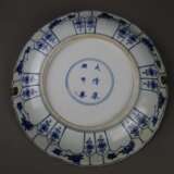 Blau-weißer Teller mit Silbermontur - фото 3