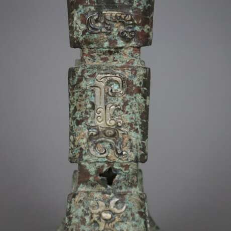 Gu'-Vase im archaischen Stil - Foto 8