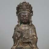 Guanyin-Figur auf Lotossockel im Ming-Stil - Foto 2